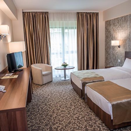 Hotel Arnia ヤシ エクステリア 写真