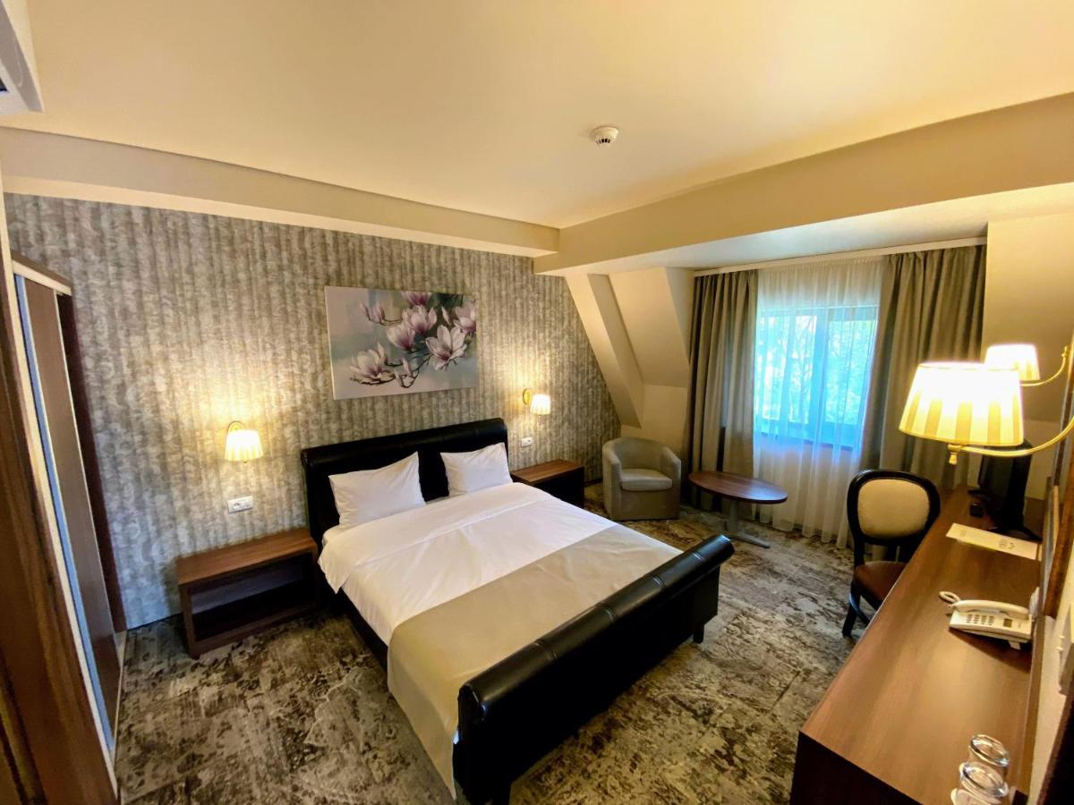 Hotel Arnia ヤシ エクステリア 写真