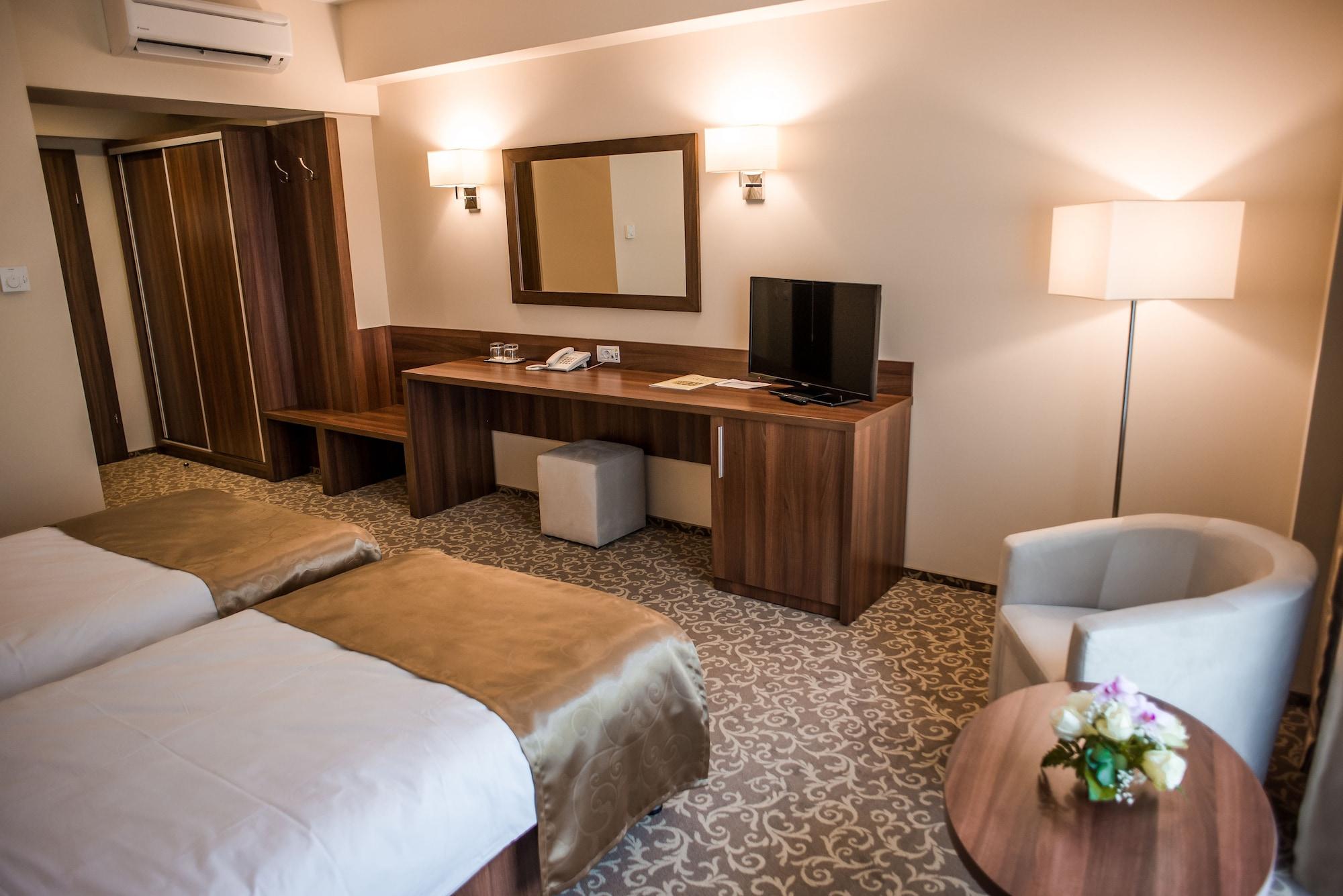 Hotel Arnia ヤシ エクステリア 写真