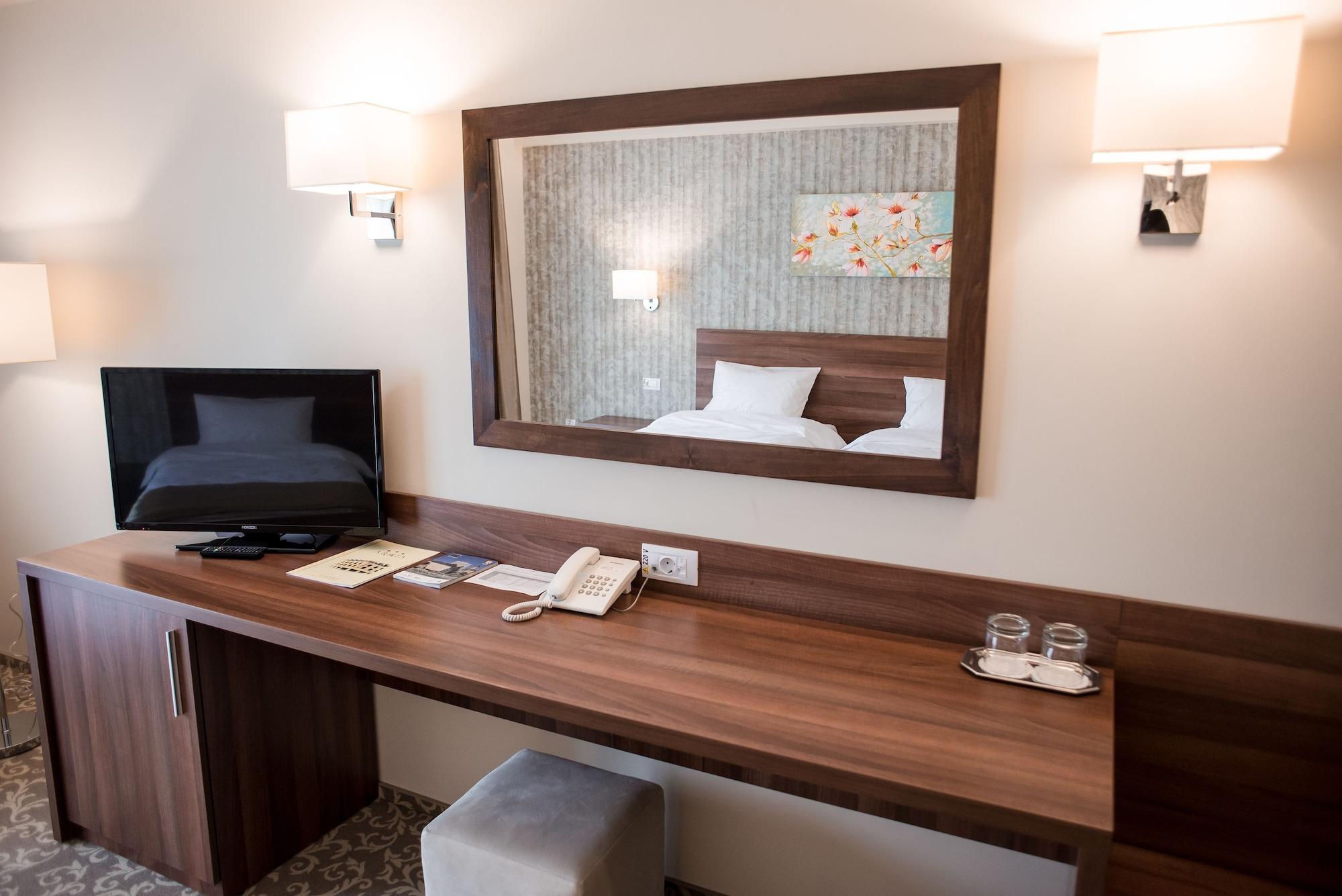 Hotel Arnia ヤシ エクステリア 写真