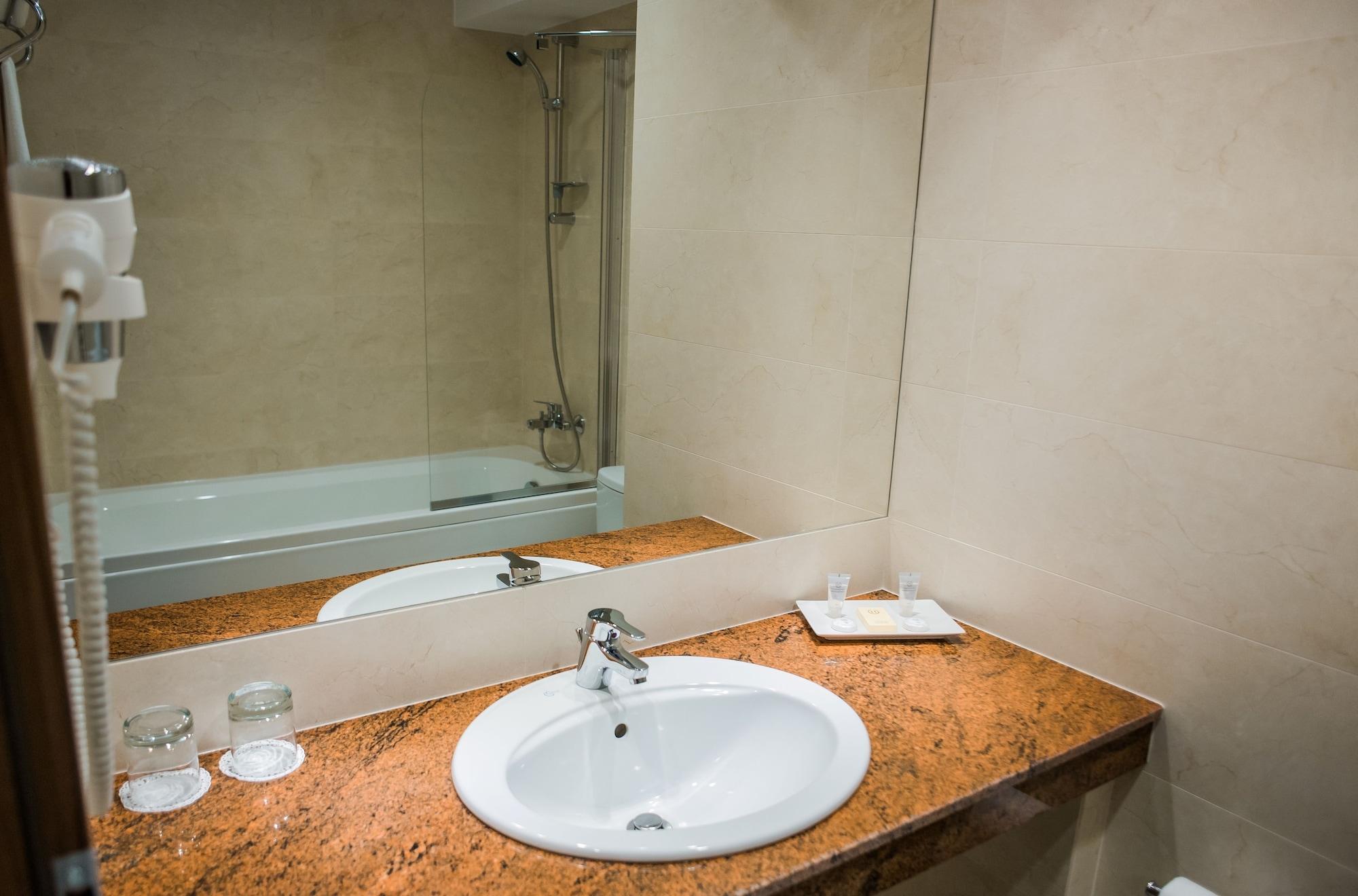 Hotel Arnia ヤシ エクステリア 写真
