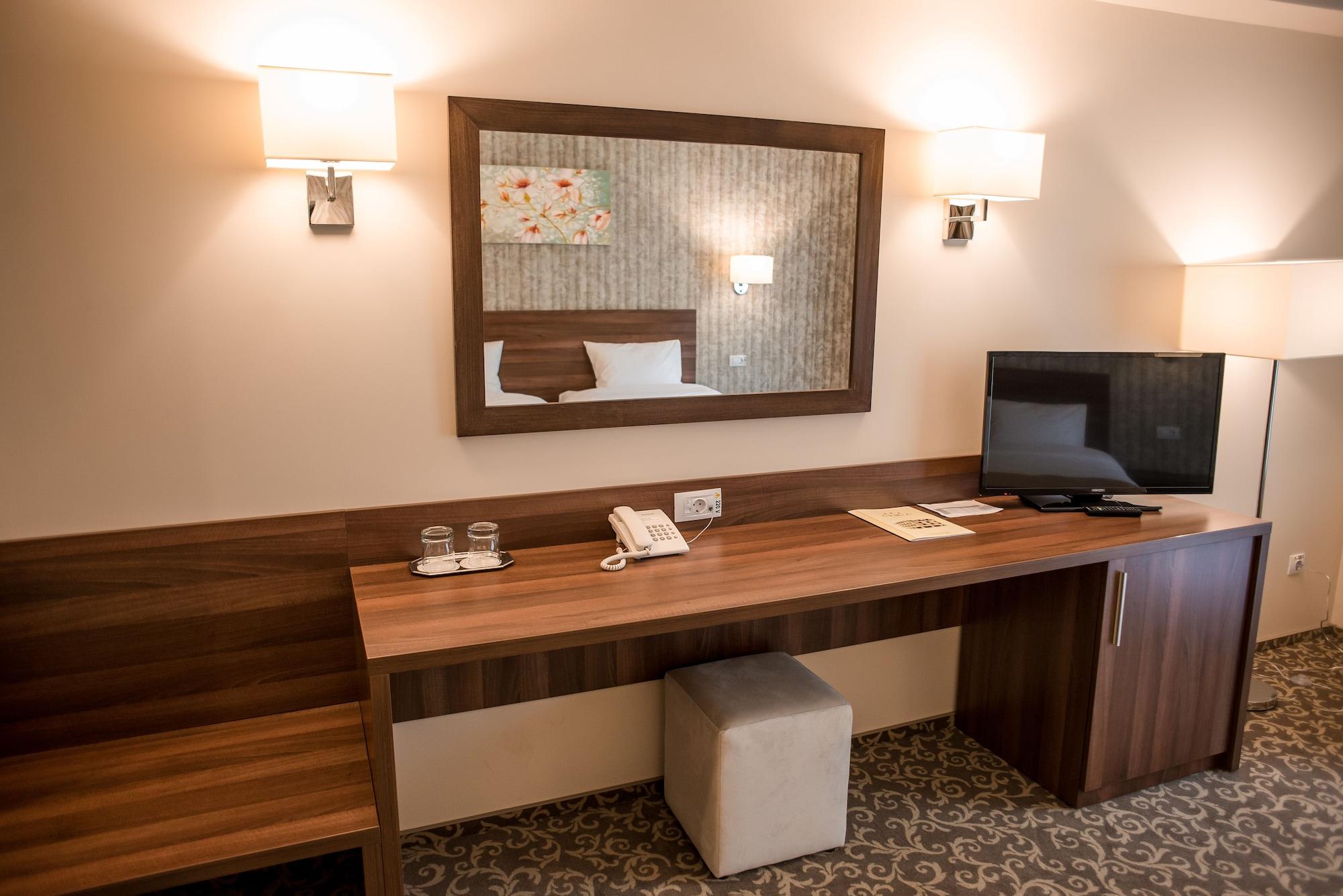Hotel Arnia ヤシ エクステリア 写真