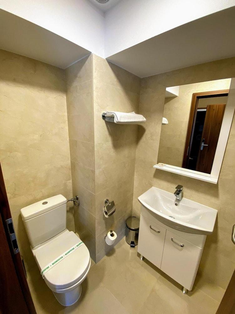 Hotel Arnia ヤシ エクステリア 写真