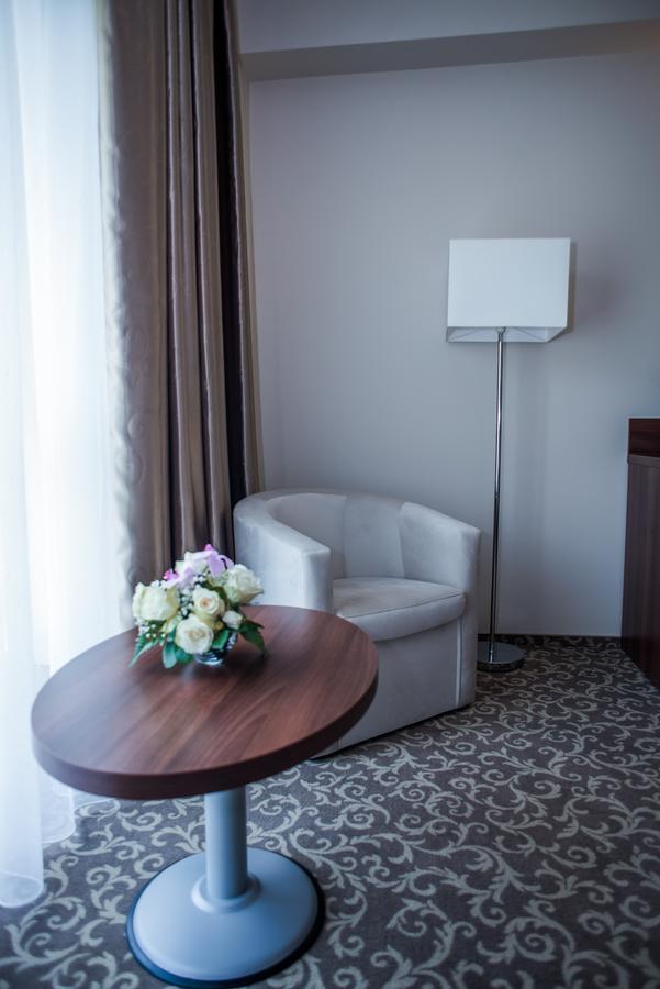 Hotel Arnia ヤシ エクステリア 写真