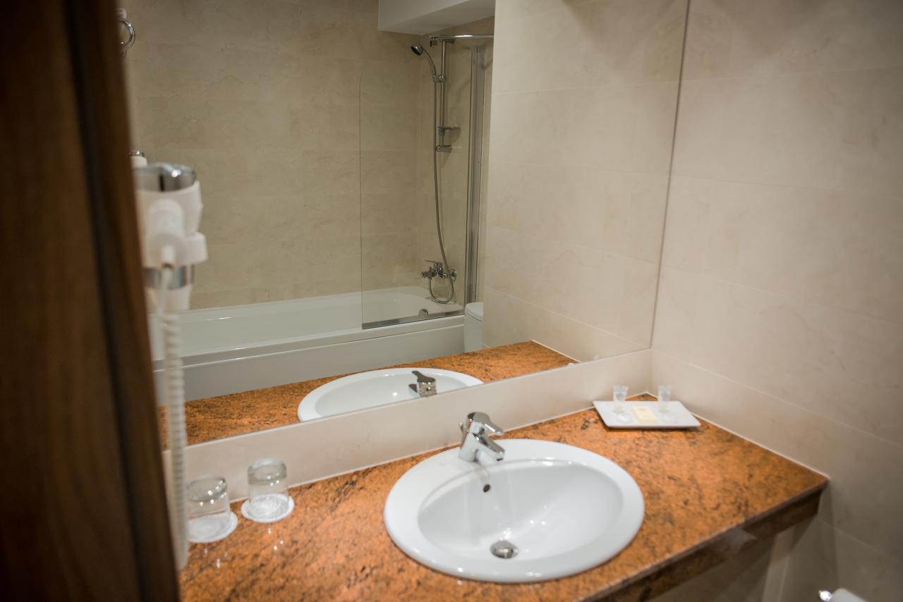 Hotel Arnia ヤシ エクステリア 写真