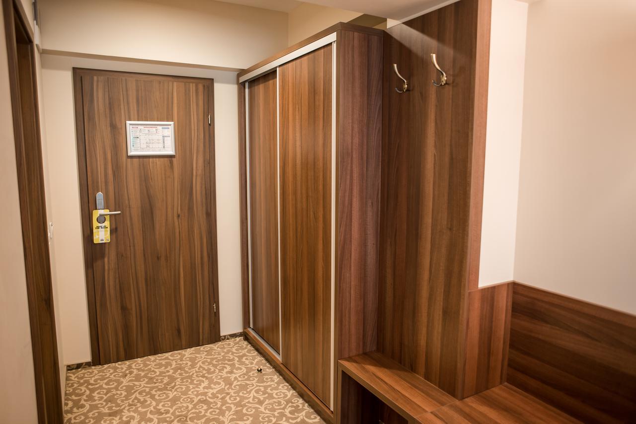 Hotel Arnia ヤシ エクステリア 写真