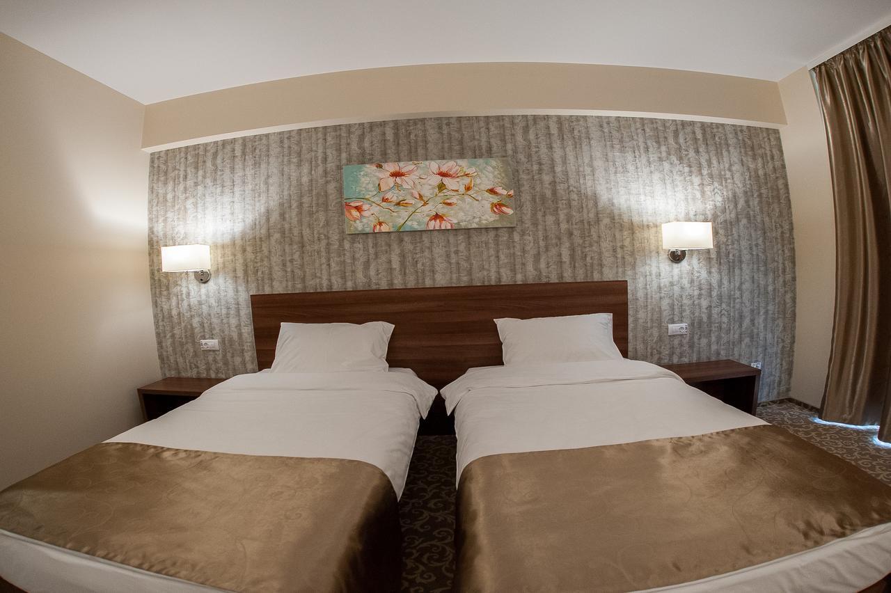 Hotel Arnia ヤシ エクステリア 写真