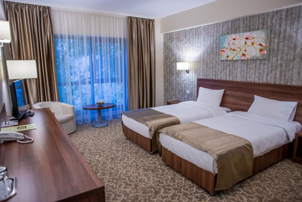 Hotel Arnia ヤシ エクステリア 写真