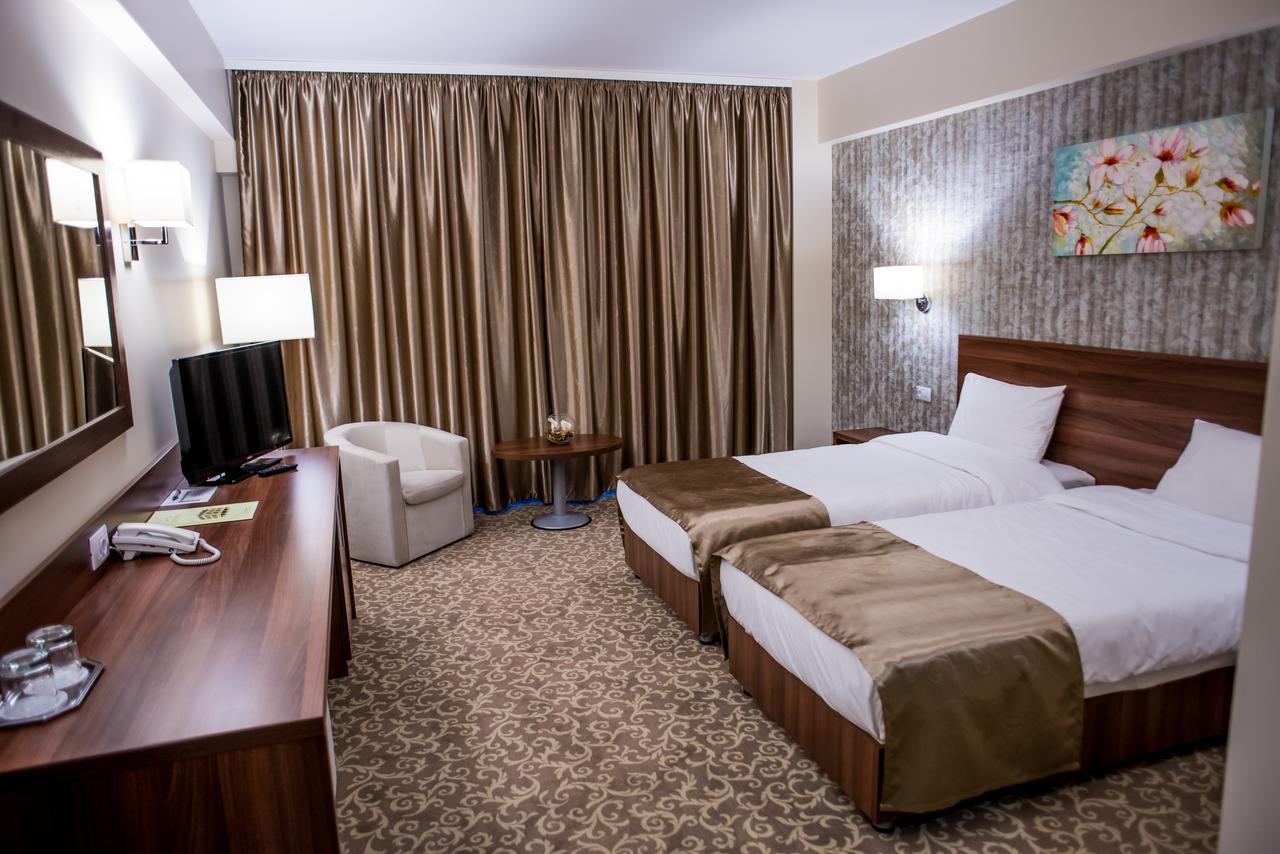 Hotel Arnia ヤシ エクステリア 写真