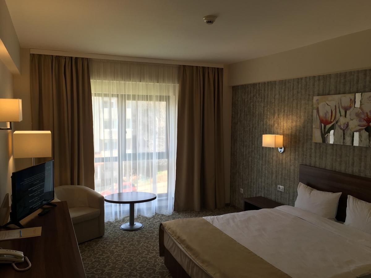 Hotel Arnia ヤシ エクステリア 写真