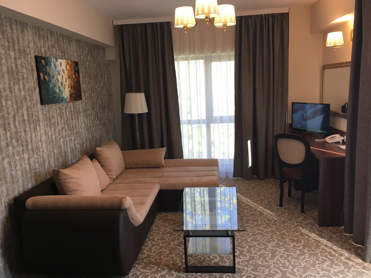 Hotel Arnia ヤシ エクステリア 写真