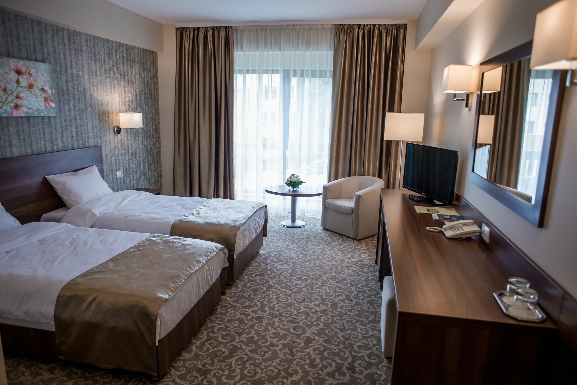 Hotel Arnia ヤシ エクステリア 写真