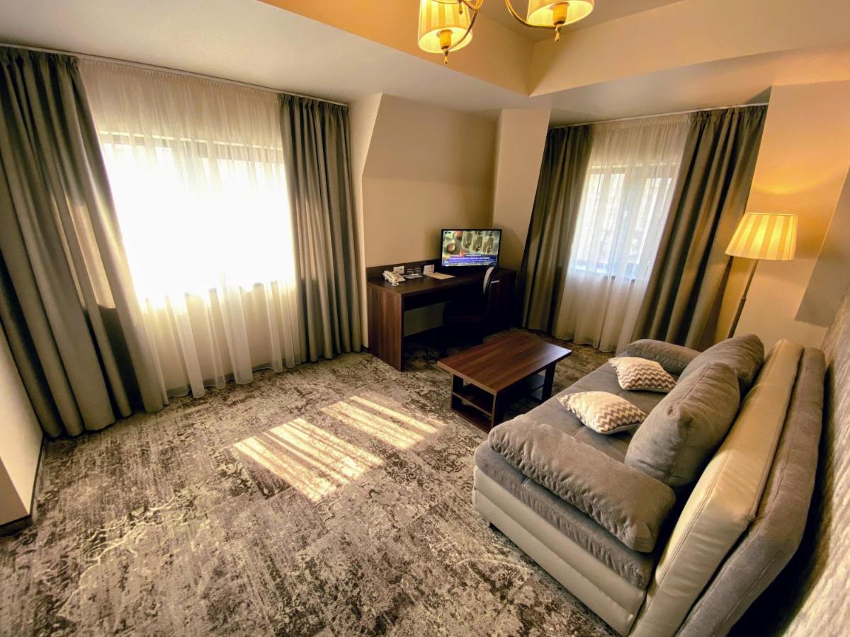 Hotel Arnia ヤシ エクステリア 写真